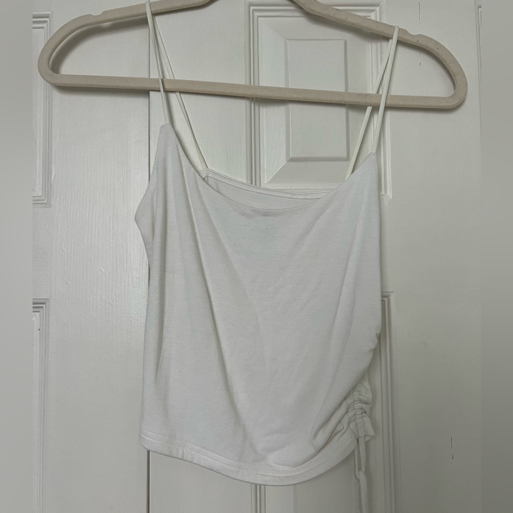 Me to We white tank with side ruching NWOT